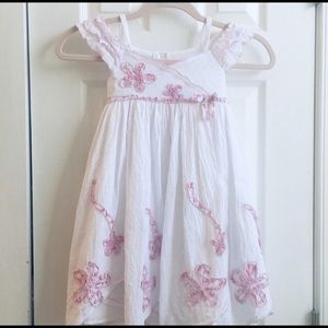 Adorable off the shoulder dress. So pretty on!🌸